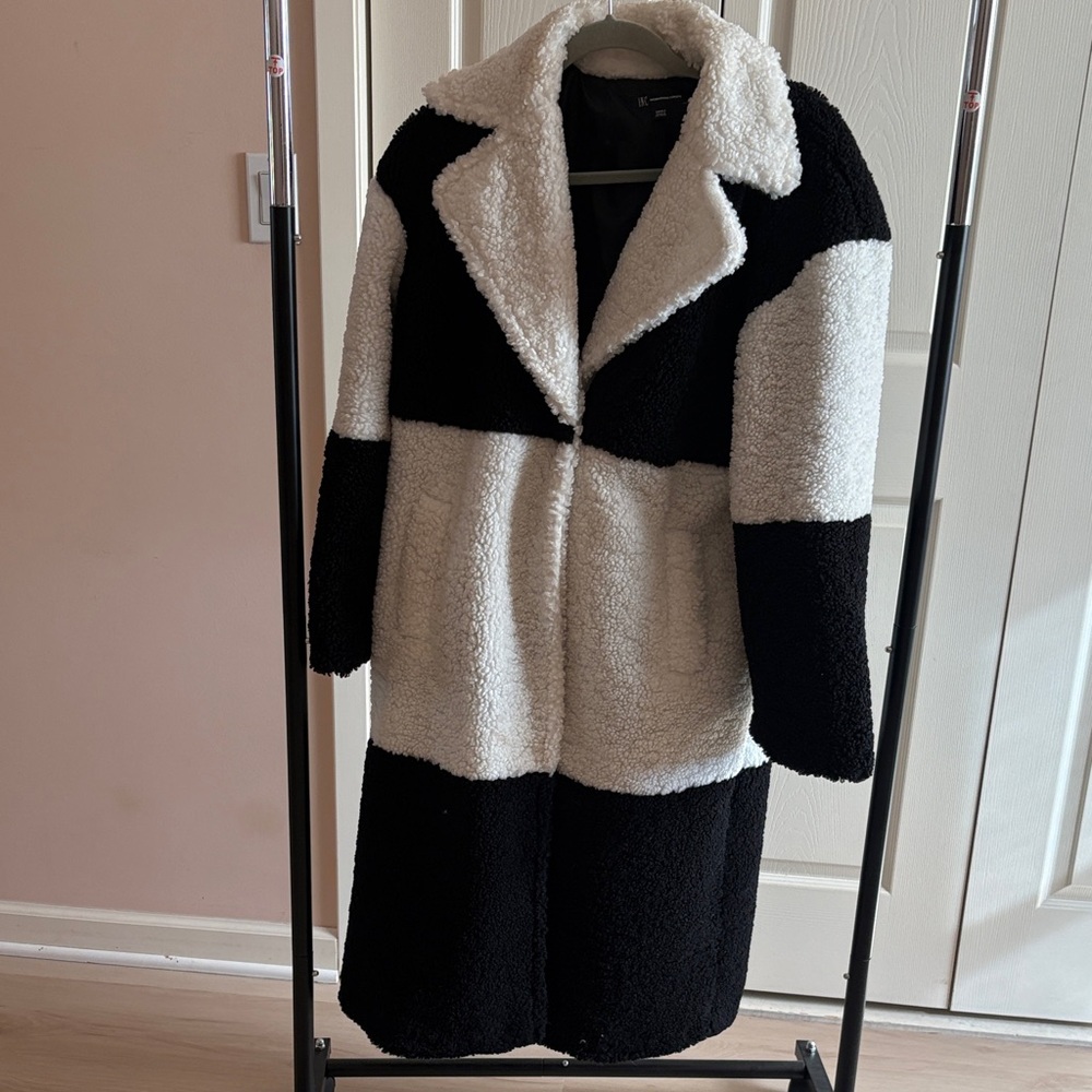 INC International Concepts Black and White Teddy Coat S very good condition.